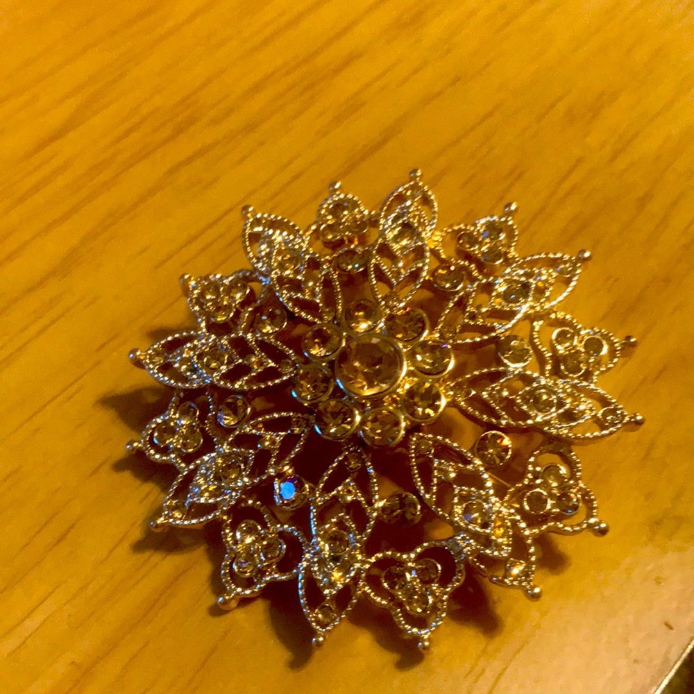 Flower pin